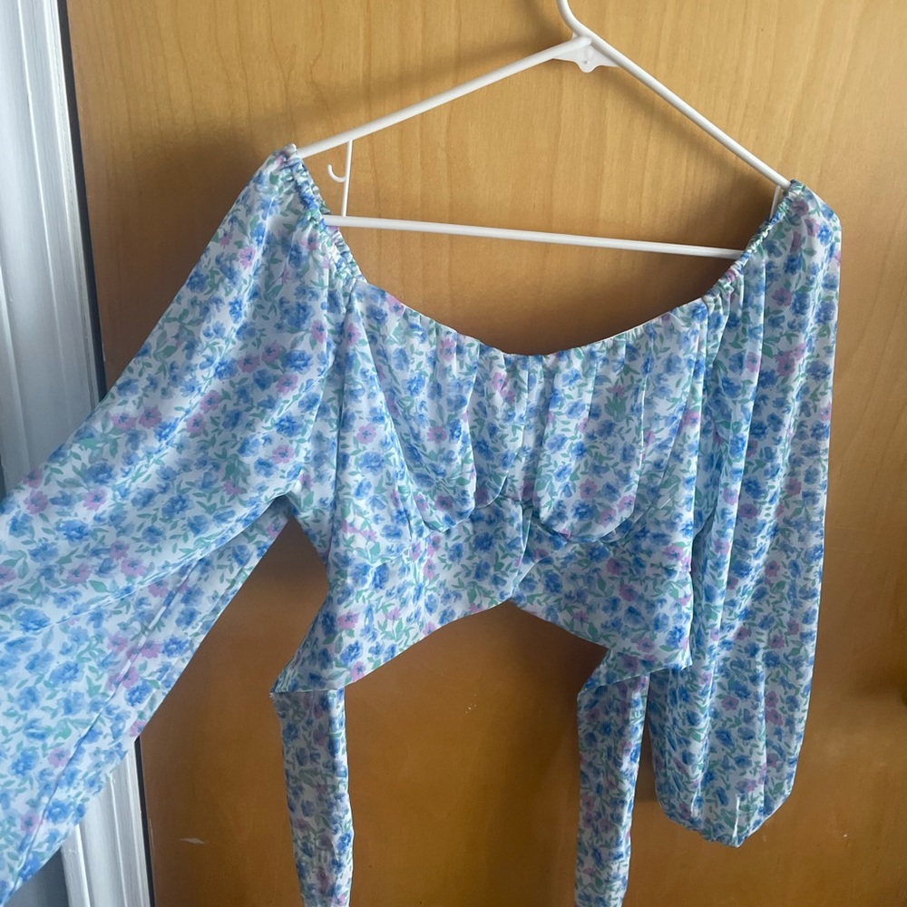Cropped floral blouse